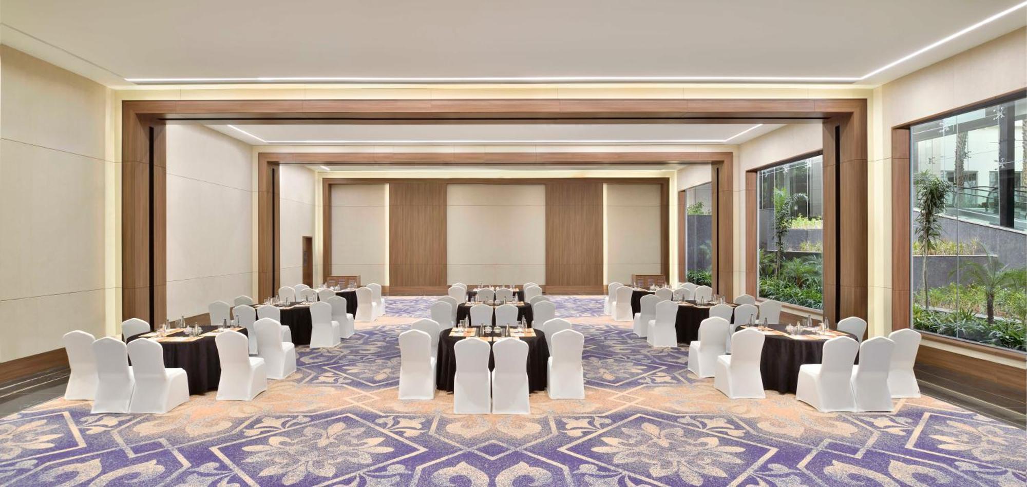 Sheraton Grand Bengaluru Whitefield Hotel & Convention Center Exterior foto