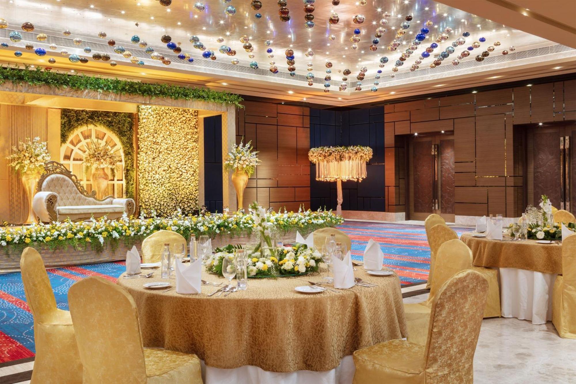 Sheraton Grand Bengaluru Whitefield Hotel & Convention Center Exterior foto